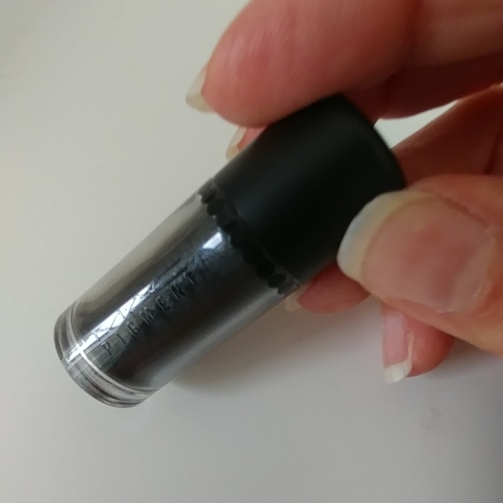 MAC Pigment in Dark Soul